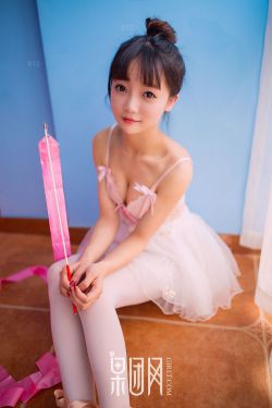 秘书办公室摸她奶呻吟视频